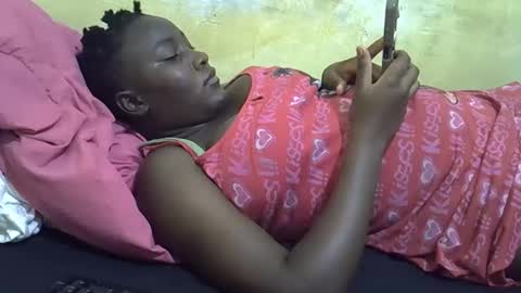 Snapshot of leilah_cute19 chatting on April 25, 6:16 pm leilah_cute19 online show from April 25, 6:16 pm