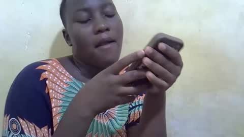 Snapshot of leilah_cute19 chatting on May 9, 8:52 am leilah_cute19 online show from May 9, 8:52 am