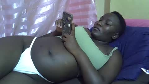 Snapshot of leilah_cute19 chatting on May 13, 7:22 pm leilah_cute19 online show from May 13, 7:22 pm