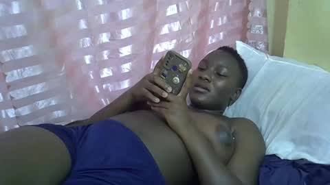 Snapshot of leilah_cute19 chatting on May 15, 7:37 am leilah_cute19 online show from May 15, 7:37 am