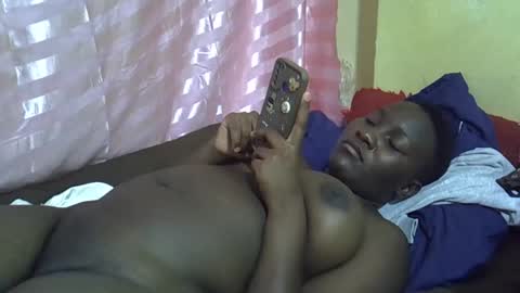 Snapshot of leilah_cute19 chatting on May 15, 7:43 pm leilah_cute19 online show from May 15, 7:43 pm
