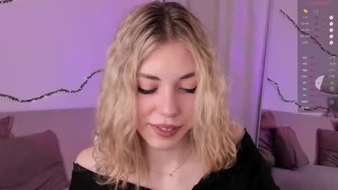 Snapshot of leilalafleur_ chatting on February 28, 2:56 am leilalafleur_ online show from February 28, 2:56 am