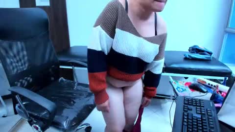 Snapshot of leilasmith_ chatting on April 18, 7:07 pm Leila online show from April 18, 7:07 pm