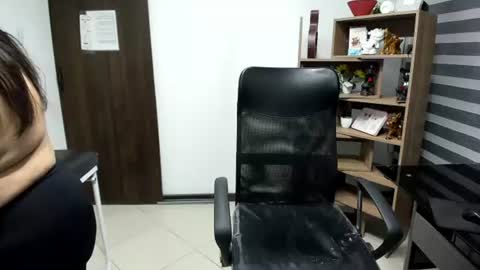 Snapshot of leilasmith_ chatting on June 30, 12:06 pm Leila online show from June 30, 12:06 pm