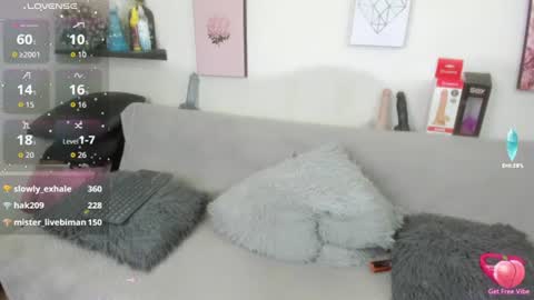 Snapshot of lele_699 chatting on July 19, 3:38 pm lele_699 online show from July 19, 3:38 pm