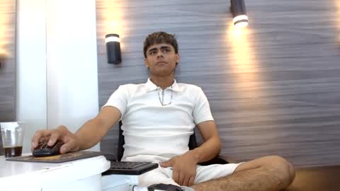 lelehott01 online show from June 23, 2:53 am