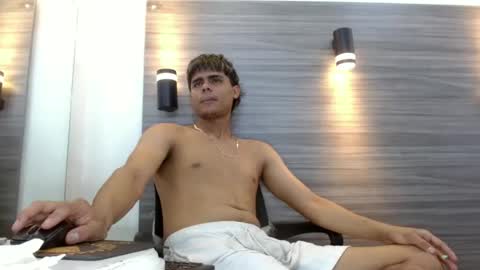 lelehott01 online show from July 2, 3:06 am