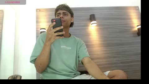 lelehott01 online show from July 16, 3:01 am