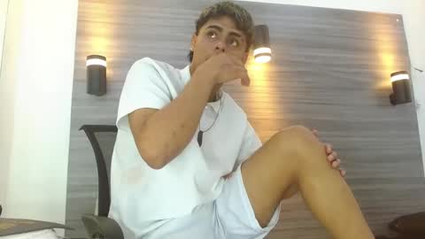 lelehott01 online show from July 24, 2:42 am