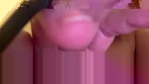 Snapshot of lemonrain09 chatting on May 19, 2:07 am lemonrain09 online show from May 19, 2:07 am