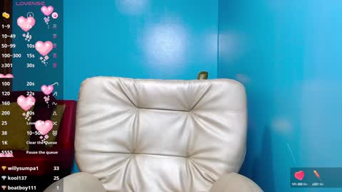 Snapshot of lena_roses chatting on December 2, 11:18 pm Lena online show from December 2, 11:18 pm