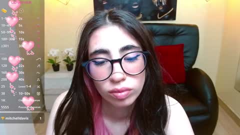 Snapshot of lena_roses chatting on December 5, 9:17 pm Lena online show from December 5, 9:17 pm