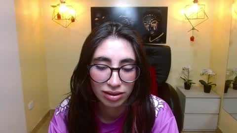 Snapshot of lena_roses chatting on February 27, 8:20 pm Lena online show from February 27, 8:20 pm