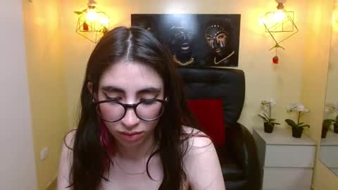 Snapshot of lena_roses chatting on February 28, 2:31 am Lena online show from February 28, 2:31 am