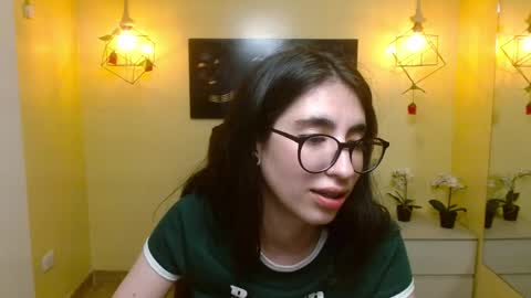 Snapshot of lena_roses chatting on March 5, 12:59 am Lena online show from March 5, 12:59 am