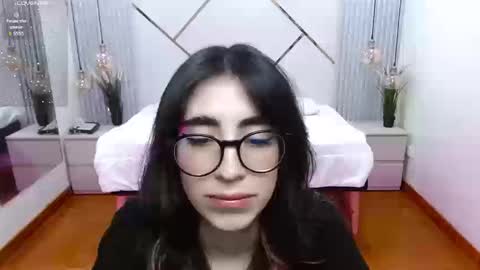 Snapshot of lena_roses chatting on September 10, 9:15 pm Lena online show from September 10, 9:15 pm