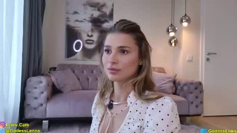 Snapshot of lenna_godess chatting on June 27, 4:28 am Lenna Goddess online show from June 27, 4:28 am