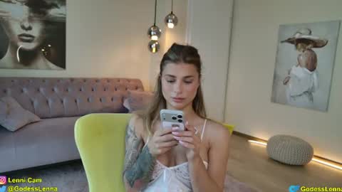 Snapshot of lenna_godess chatting on June 28, 4:51 am Lenna Goddess online show from June 28, 4:51 am