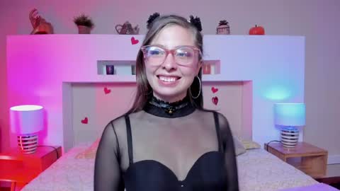 Snapshot of lenna_phillips chatting on June 12, 11:31 am Lenna online show from June 12, 11:31 am