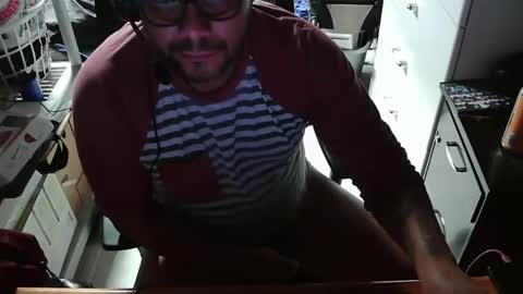 Snapshot of lenny1150 chatting on October 25, 12:07 am Latino Heat online show from October 25, 12:07 am