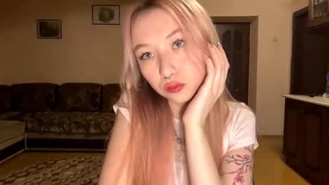 Snapshot of lenorehandelsman chatting on February 13, 1:07 pm Tagami online show from February 13, 1:07 pm