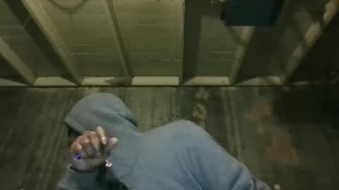 Snapshot of leo199984 chatting on February 21, 5:19 am leo199984 online show from February 21, 5:19 am