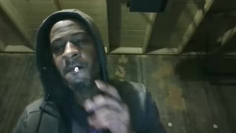 Snapshot of leo199984 chatting on February 26, 3:38 am leo199984 online show from February 26, 3:38 am