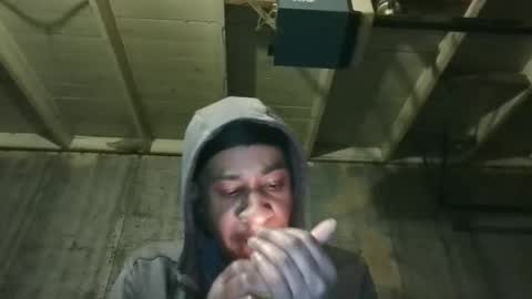 Snapshot of leo199984 chatting on March 3, 3:45 am leo199984 online show from March 3, 3:45 am