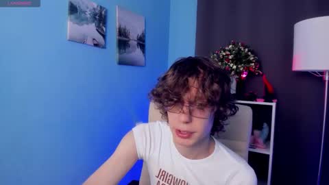 Snapshot of leo_bensyten chatting on November 16, 4:45 pm Leo online show from November 16, 4:45 pm