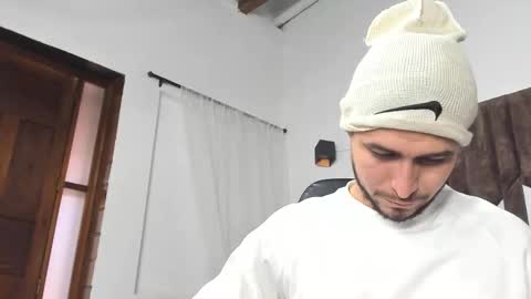 Snapshot of leo_carter1 chatting on February 27, 3:45 pm leo_carter1 online show from February 27, 3:45 pm