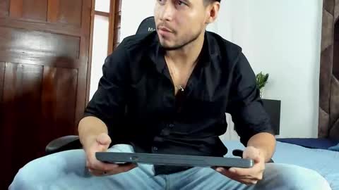 Snapshot of leo_carter1 chatting on February 28, 2:29 pm leo_carter1 online show from February 28, 2:29 pm