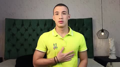 Snapshot of leo_delvey chatting on January 20, 2:22 am leo online show from January 20, 2:22 am