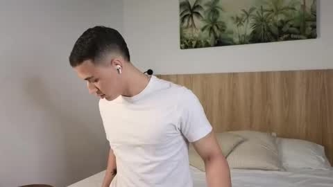 Snapshot of leo_delvey chatting on October 19, 7:53 am leo online show from October 19, 7:53 am