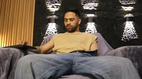 Leo  Diaz online show from April 12, 12:37 am