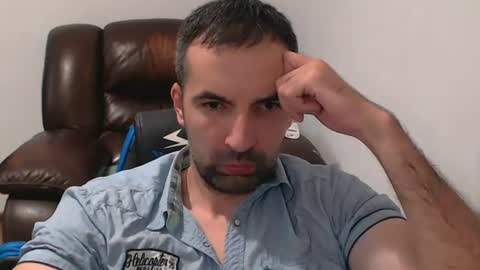 Snapshot of leo_gianni chatting on August 3, 10:57 pm Leo Gianni online show from August 3, 10:57 pm