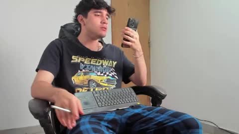 Leo Jones online show from April 4, 12:31 am