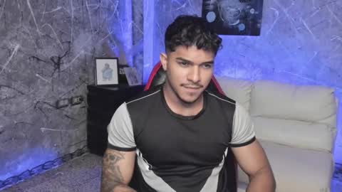 Leo independent model online show from November 8, 7:23 pm