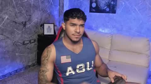 Leo independent model online show from December 3, 11:03 pm