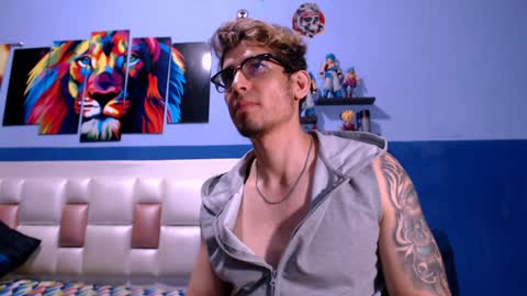 Snapshot of leo_tyrone chatting on January 10, 7:04 am Leo online show from January 10, 7:04 am