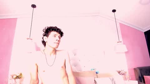 Snapshot of leofeniix chatting on March 2, 4:03 am Leo online show from March 2, 4:03 am