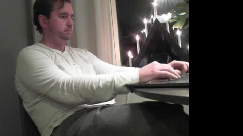 Snapshot of leofromsweden chatting on December 4, 9:24 pm Leofromsweden online show from December 4, 9:24 pm