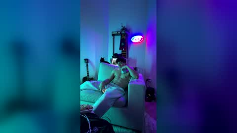 Snapshot of leogoldt chatting on April 25, 4:37 am leogoldt online show from April 25, 4:37 am
