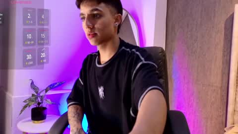 leohard_ online show from April 10, 4:17 am