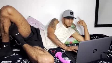 Snapshot of leohot24 chatting on January 4, 3:29 am leo online show from January 4, 3:29 am