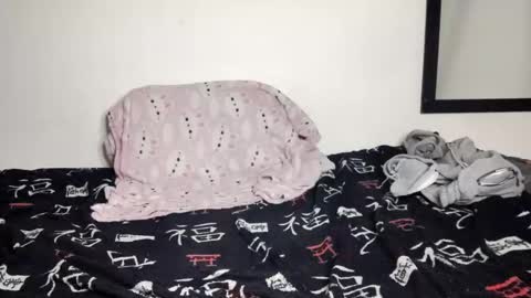 Snapshot of leohot24 chatting on January 6, 3:53 am leo online show from January 6, 3:53 am