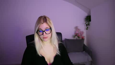 leokitty  online show from March 22, 2:09 pm