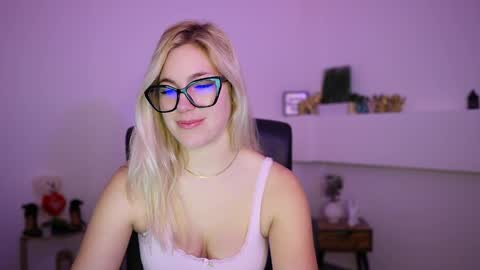 leokitty  online show from April 3, 8:23 am