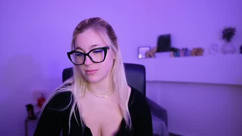 leokitty  online show from April 14, 1:39 pm