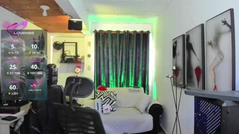 Snapshot of leon_1717 chatting on December 27, 3:15 pm Leon online show from December 27, 3:15 pm