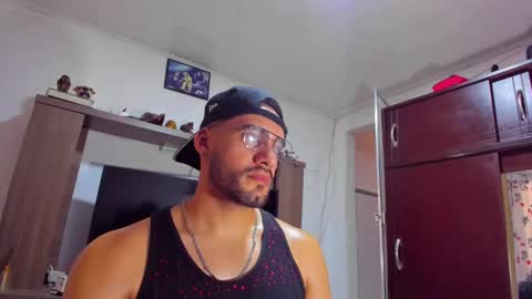 Leon Hart online show from December 24, 9:00 pm